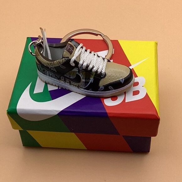 Travis Scott Dunk Low 3D Mini Sneaker Keychain - Picture 3 of 3